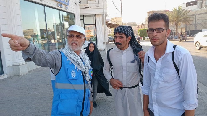 گوشه ای از حضور و استقرار خادمین افتخاری واحد راهنمایی زائرین و امور گمشدگان ستاد اربعین حسینی حج و زیارت خراسان شمالی( مردان بی ادعا ) در کربلای معلی و راهنمایی زائران  و خدمات رسانی به زائرین اربعین حسینی